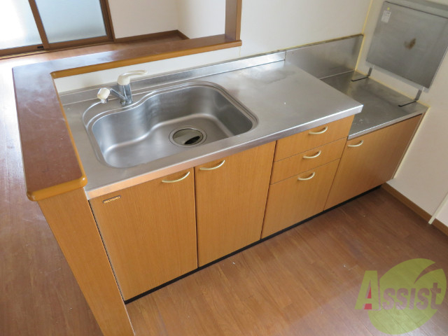 キッチン　キッチンはこちらです。流しが広くて使いやすそうです。