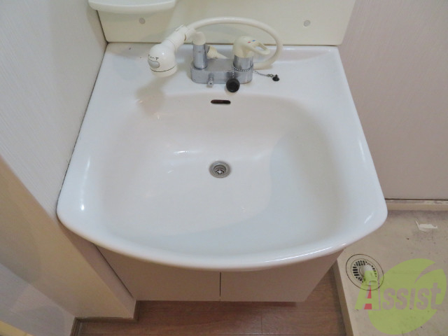 洗面設備　忙しい朝の味方、独立洗面台があるのは嬉しいですね。