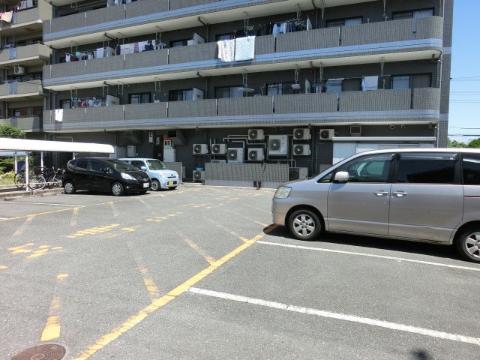 メゾンラフィーヌ奥野　その他共有部分　駐車場