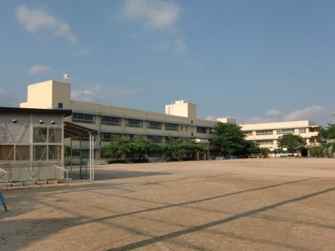 　茨木市立沢池小学校（その他　703m）