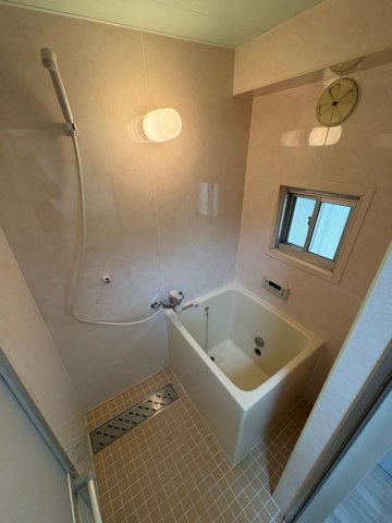 バス・シャワールーム　落ち着いた空間のお風呂です