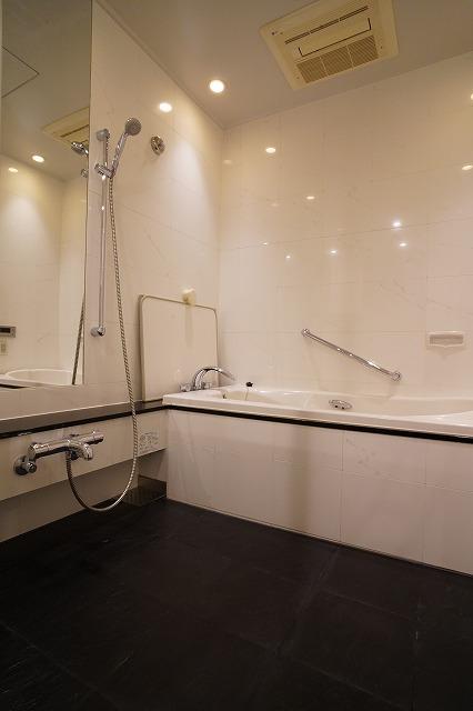 バス・シャワールーム　バスルーム