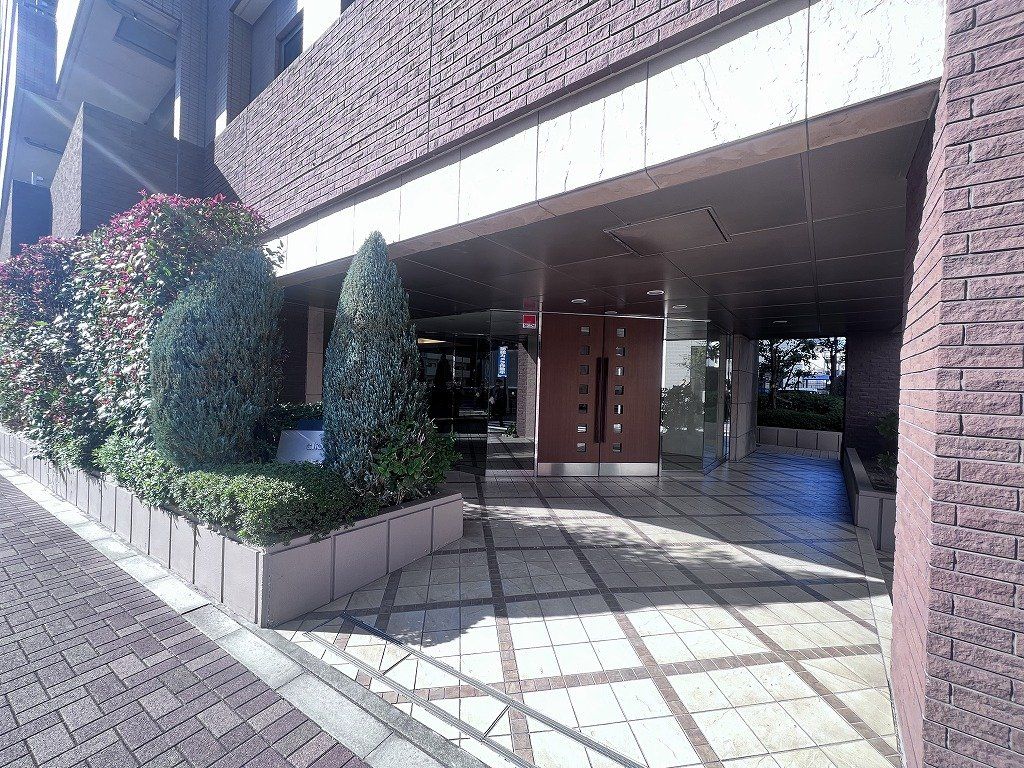 エントランス　マンションエントランス