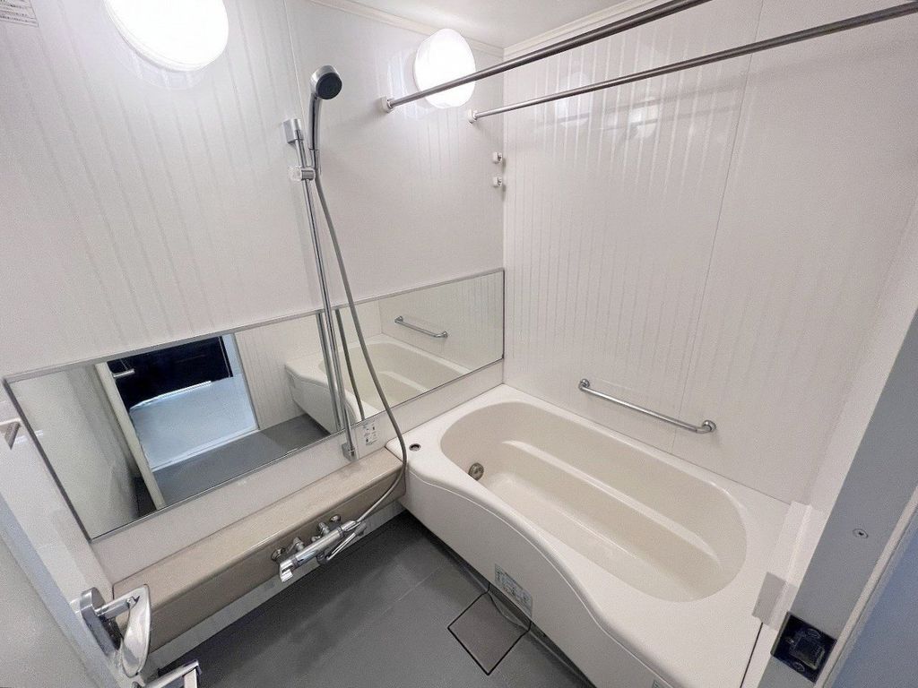 バス・シャワールーム　浴室乾燥機・追焚き機能付きの浴室