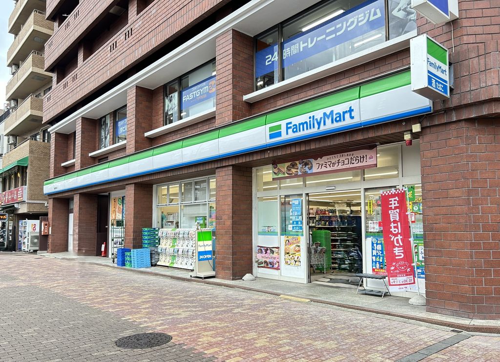コンビニ　ファミリーマート豊島要町店（コンビニ）まで190m