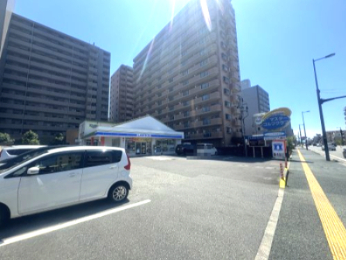 コンビニ　ローソン 徳島佐古六番町店（コンビニ）まで525m