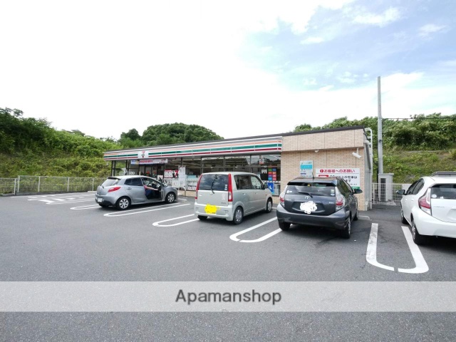 コンビニ　セブンイレブン（コンビニ）まで561m