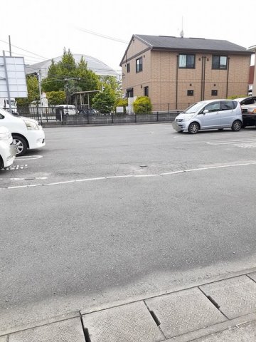 駐車場　駐車スペースもあります☆