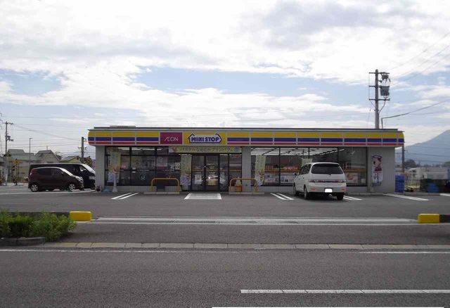 コンビニ　ミニストップ綾南町店さん（コンビニ）まで900m