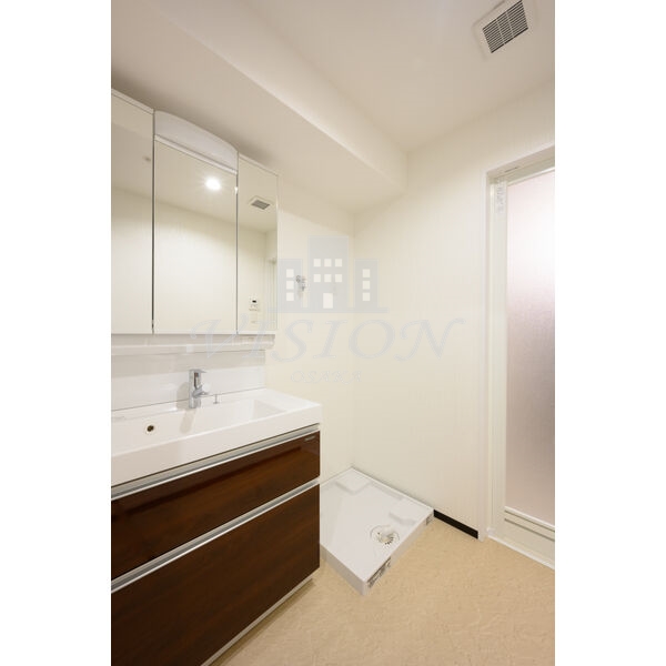 洗面設備　室内写真は別室のものです