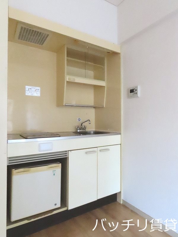 キッチン　別号室タイプの為、現状を優先します