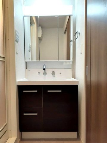 洗面設備　脱衣スペースもあります