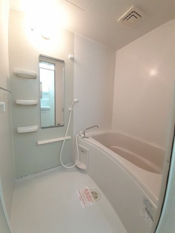 バス・シャワールーム　落ち着いた空間のお風呂です