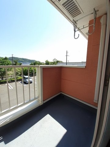 バルコニー　外からの目が気にならないバルコニーで洗濯物が干せます