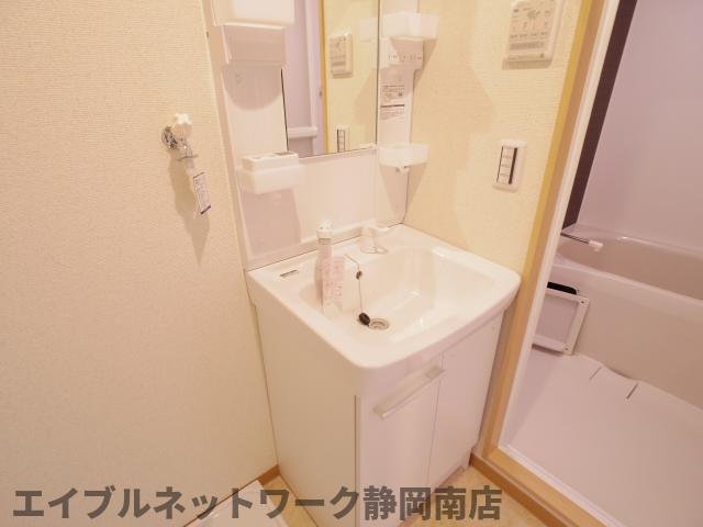 洗面設備　忙しい朝には欠かせない洗面所です