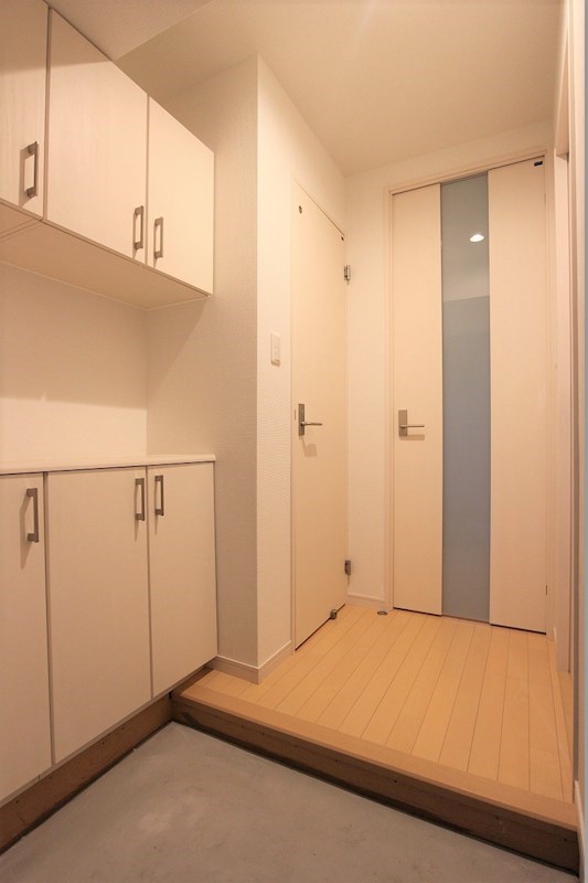 玄関　容量の大きいシューズボックス付きです。