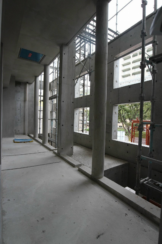 バルコニー　コンクリート張りで奥行もしっかりあります。