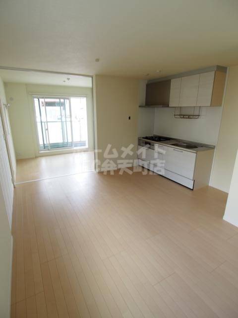 居室・リビング　こちらのリビングで趣味の時間をお楽しみください