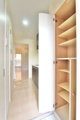 玄関　靴の多い方でも安心ですね