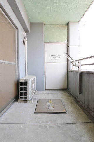 バルコニー　洗濯物はこちらですね