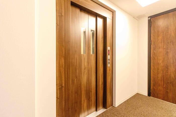 ロビー　エレベーター