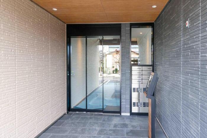 エントランス　エントランスオートロック（自動ドア）