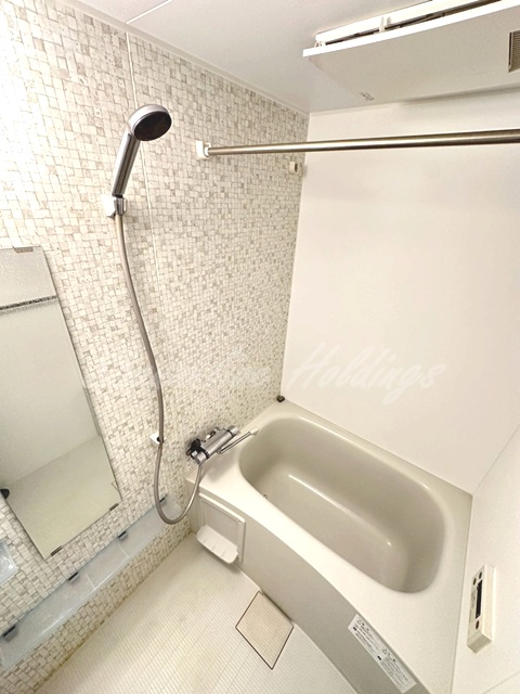 バス・シャワールーム　浴室乾燥機付き♪