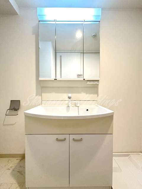 洗面設備　人気の三面鏡独立洗面台♪