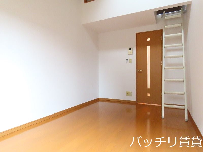 居室・リビング　別号室タイプの為、現状を優先致します。