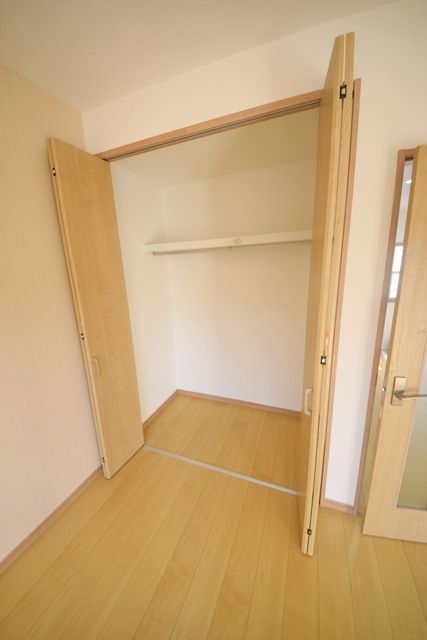収納　★ハンガーラック付き広々収納です★