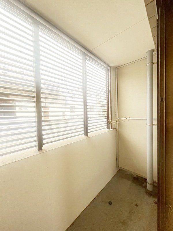 バルコニー　別部屋の参考画像となります。