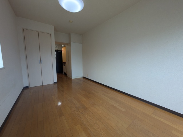 その他部屋・スペース　洋室です♪※清掃前です。※照明器具は撤去します。