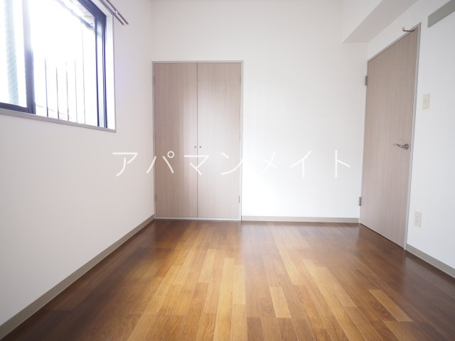 その他部屋・スペース　開放的な寝室です