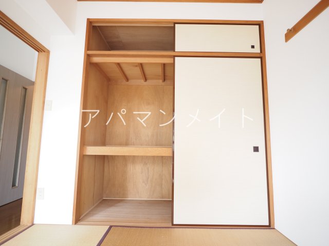 収納　各部屋に収納あります