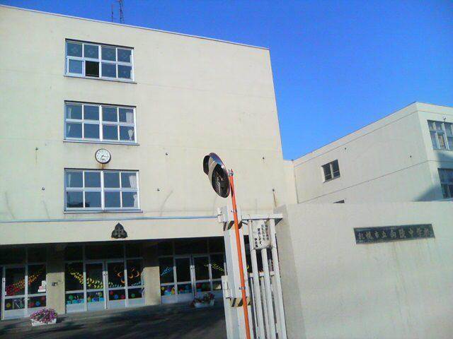 中学校　向陵中学校（中学校）まで358m