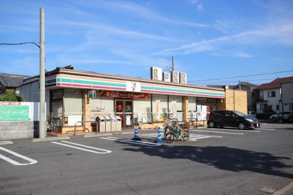 コンビニ　セブンイレブン（コンビニ）まで715m