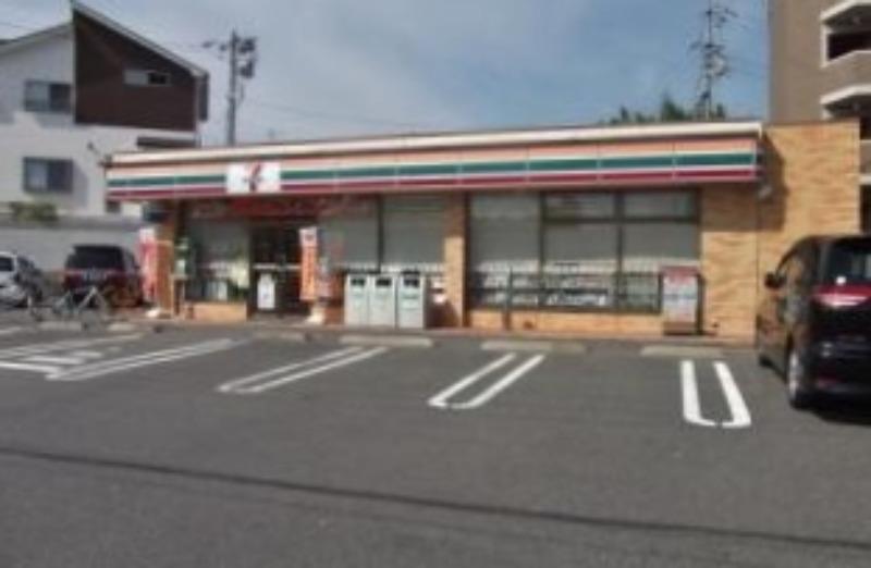コンビニ　セブン-イレブン 東広島西条下見鴻の巣店（コンビニ）まで1043m