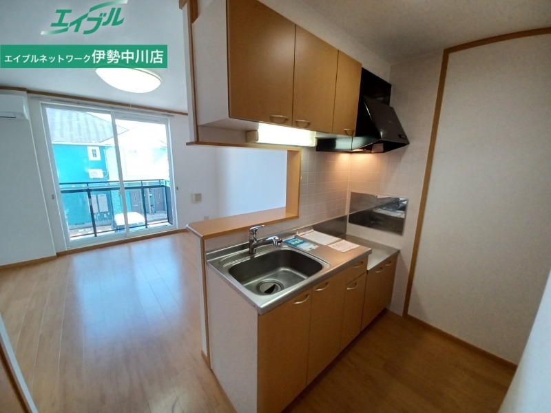 キッチン　別部屋反転同型タイプ