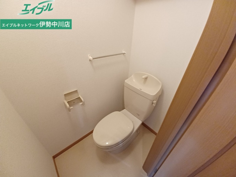 トイレ　別部屋反転同型タイプ