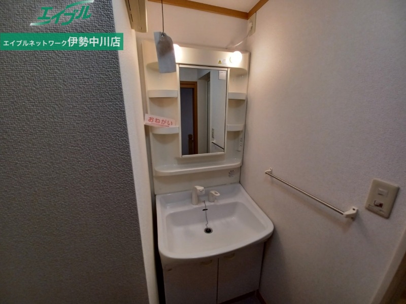 洗面設備　別部屋反転同型タイプ