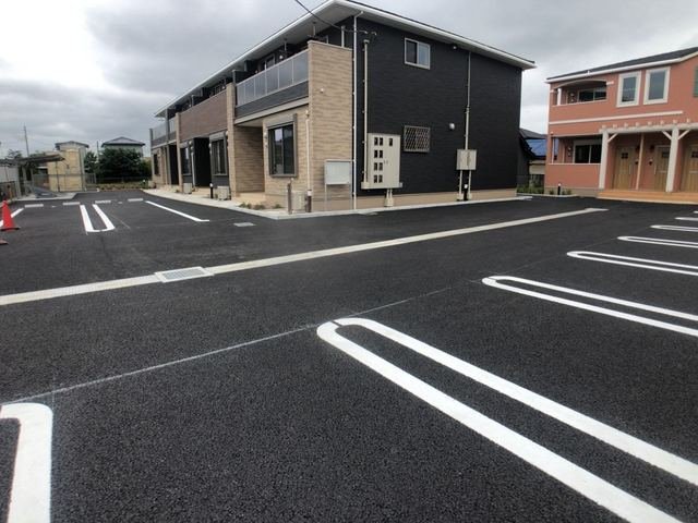 駐車場　駐車場があるので、車を買う予定の方も安心です