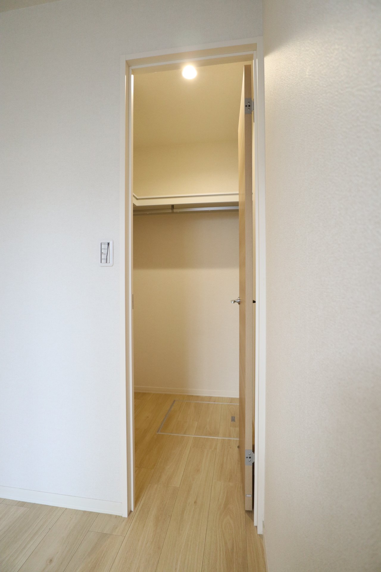 収納　北側の洋室は収納がウォークインクローゼットです