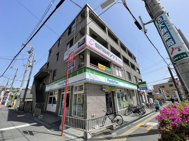 コンビニ　ファミリーマート　豊津駅前（コンビニ）まで518m