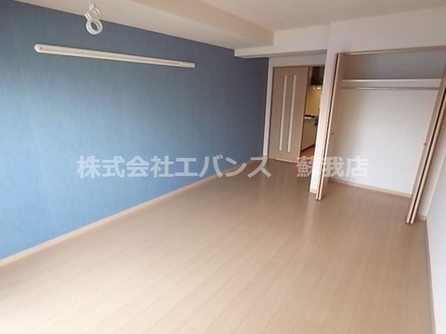 その他部屋・スペース　落ち着いた色調の寝室です