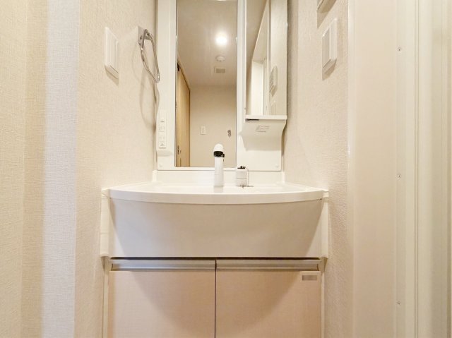 洗面設備　※別部屋の参考写真です。
