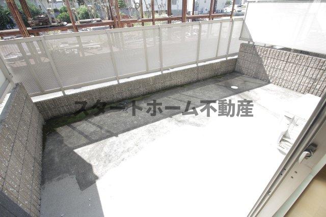 バルコニー　開放的で明るい空間を演出してくれるバルコニーです