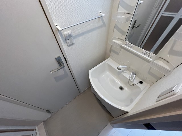 洗面設備　ゆったりとスペースのある洗面所