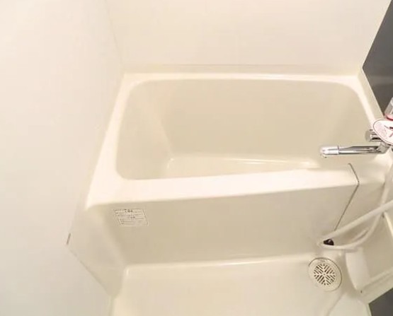 バス・シャワールーム　コンパクトで使いやすいお風呂です