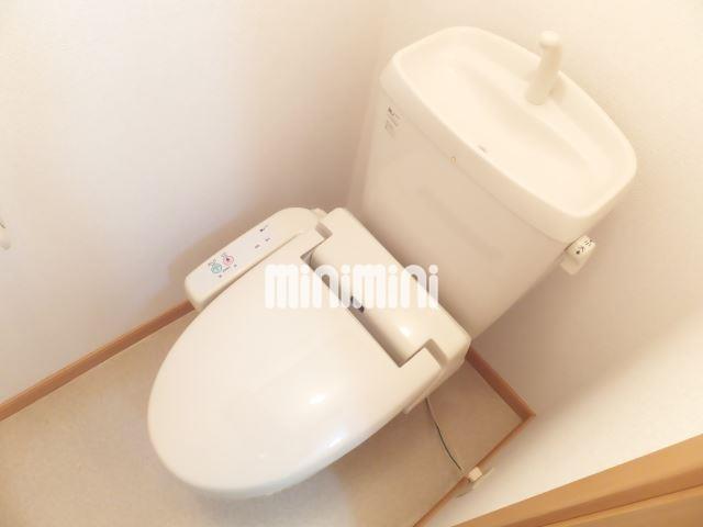 トイレ　人気の温水洗浄便座です。