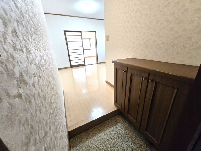 玄関　下駄箱付です